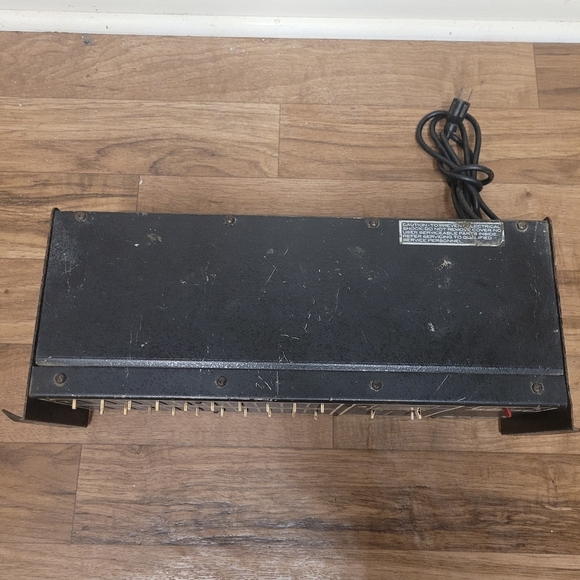 Tapco 2200 Graphic Equalizer - Picture 4 of 6